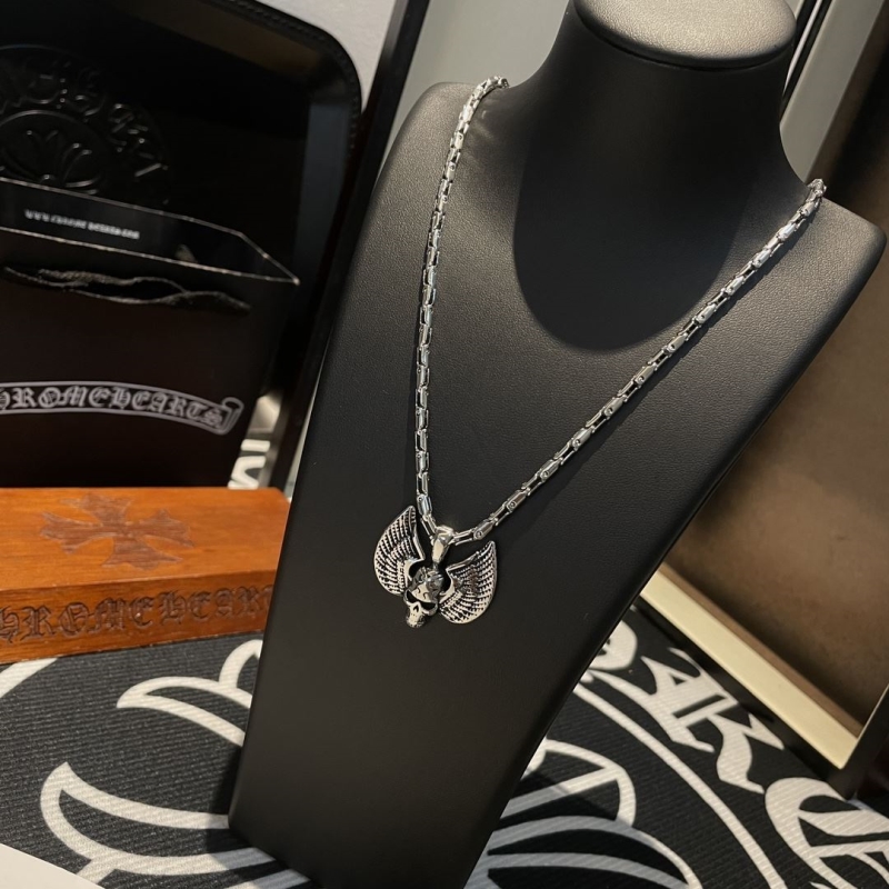 Ch*0me He**ts necklaces